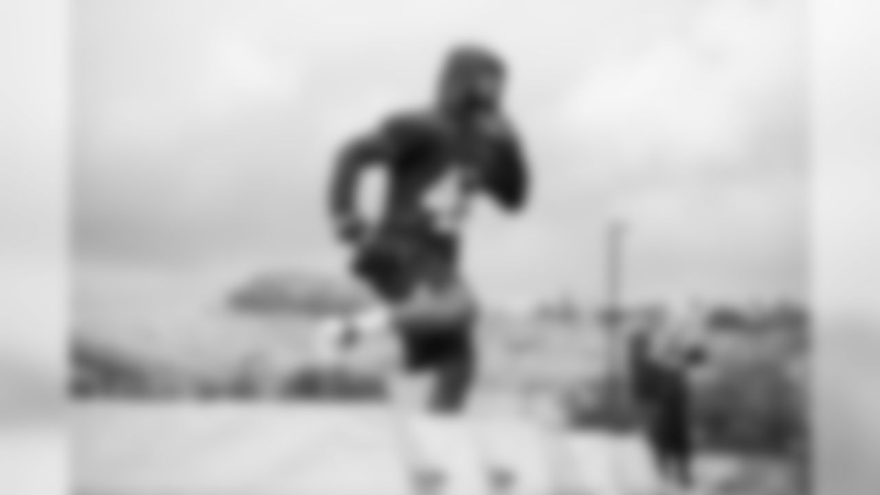 Running back (42) John Kelly of the Los Angeles Rams works out on day 2 of Phase II of the offseason program workouts, Tuesday, April 30, 2019, in Thousand Oaks, CA. (Jeff Lewis/Rams)