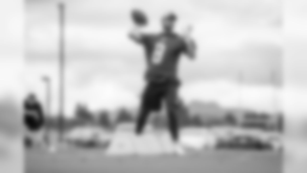 Quarterback (8) Brandon Allen of the Los Angeles Rams practices on day 5 of Phase II of the offseason program workouts, Monday, May 6, 2019, in Thousand Oaks, CA. (Jeff Lewis/Rams)