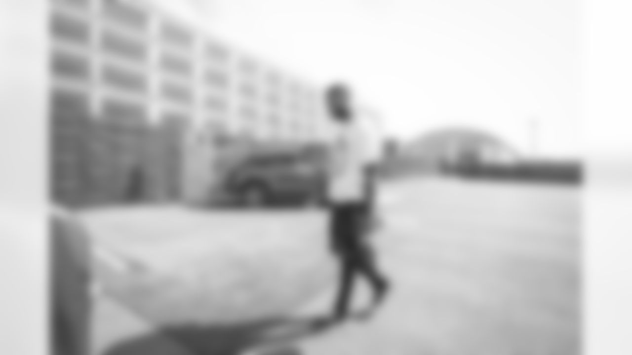 E_HUT33889