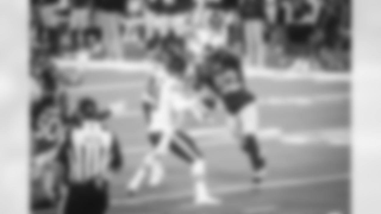 Linebacker (52) Terrell Lewis of the Los Angeles Rams faces off against the Chicago Bears during the Rams 24-10 victory against the Bears in an NFL Week 7 regular season game, Monday, October 26, 2020, in Inglewood, CA. (Will Navarro/LA Rams)