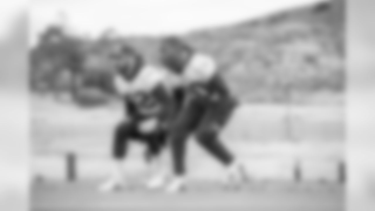 Safety (32) Eric Weddle and cornerback (20) Troy Hill of the Los Angeles Rams practice on day 5 of Phase II of the offseason program workouts, Monday, May 6, 2019, in Thousand Oaks, CA. (Jeff Lewis/Rams)