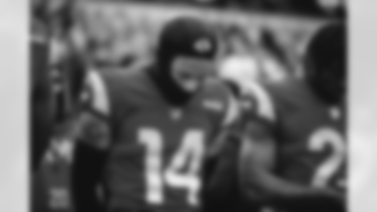 The Los Angeles Rams take on the Seattle Seahawks during Week 13 of the 2022 NFL regular season