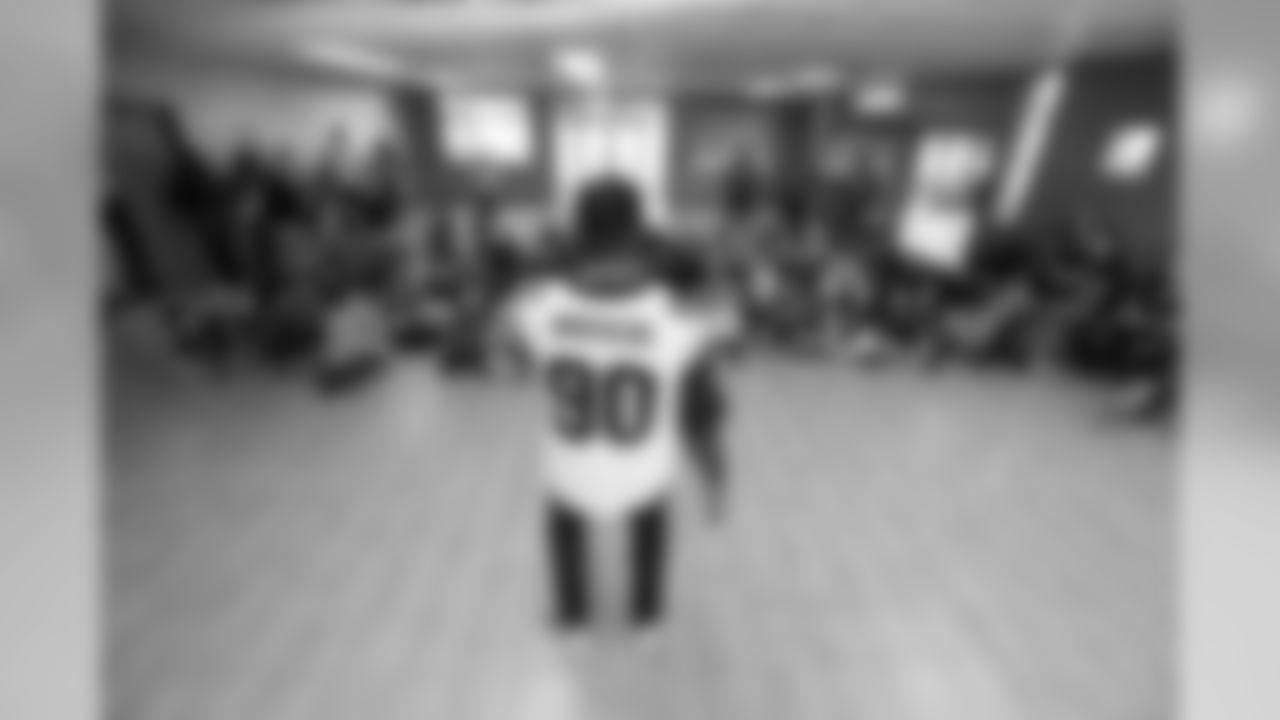 Defensive lineman (90) Michael Brockers of the Los Angeles Rams visits the Boys & Girls Club of Greater Conejo Valley for a Q & A with local youth on fitness and challenges. Tuesday, October 30, 2018 in Thousand Oaks, CA. (Will Navarro/Rams)