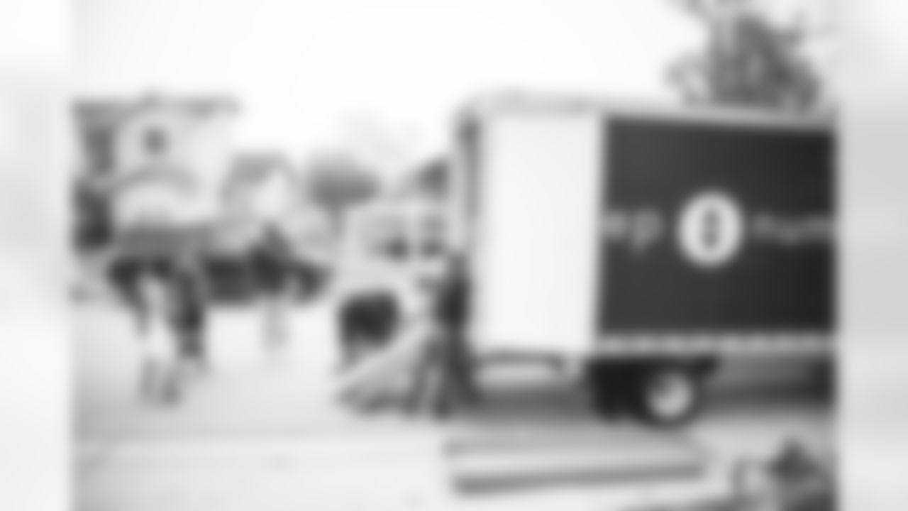 E_211130_Sleep_Number_Delivery_1542