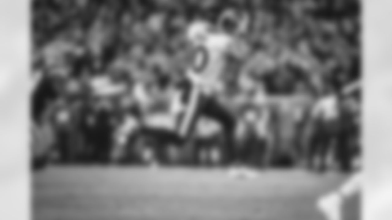 The Los Angeles Rams take on the Green Bay Packers during Week 12 of the 2021 regular season.