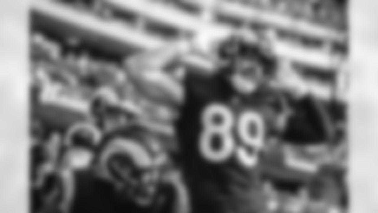 The Los Angeles Rams take on the San Francisco 49ers during Week 18 of the 2021 regular season.