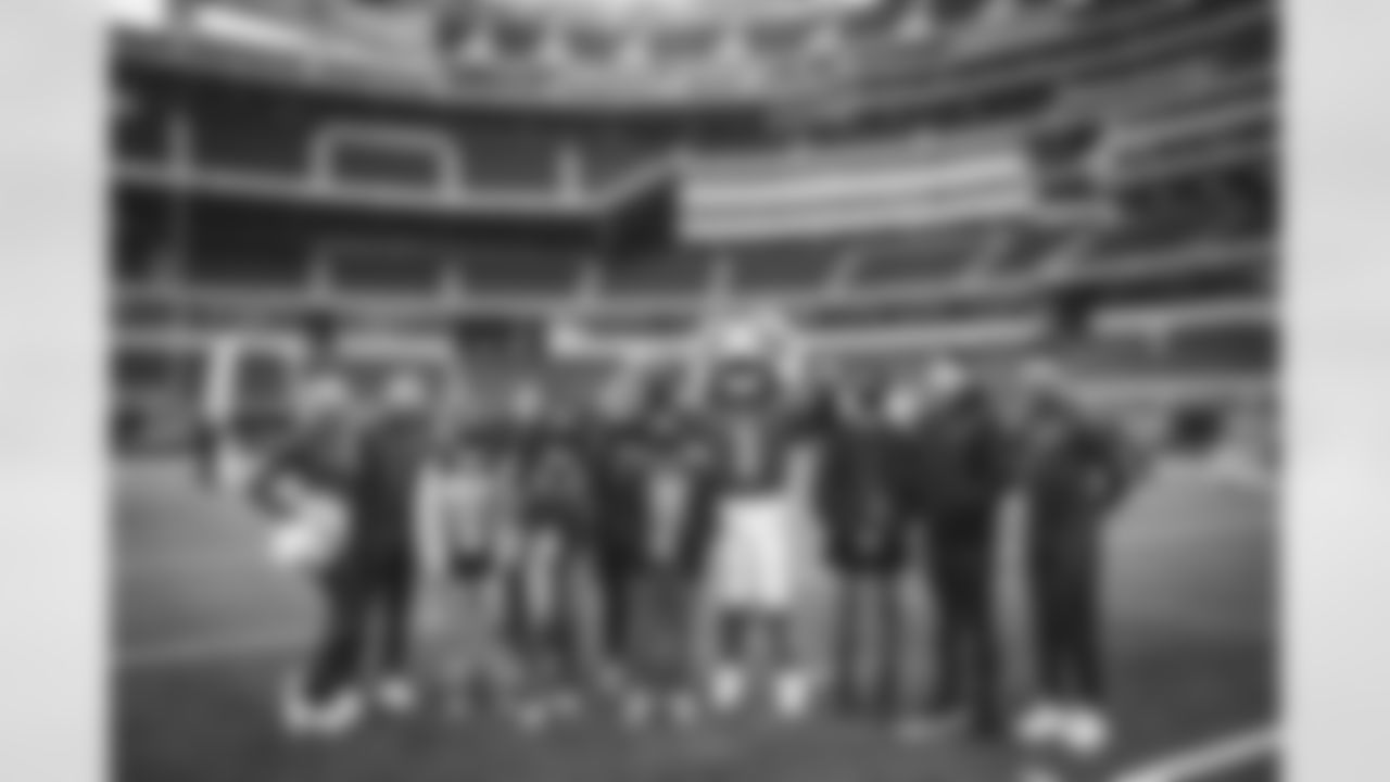 E_122221_Rams_ABC-7_SparkofLove_11334