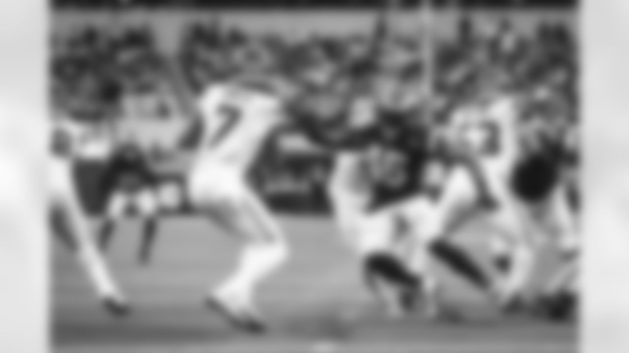 The Los Angeles Rams take on the Seattle Seahawks during Week 13 of the 2022 NFL regular season.