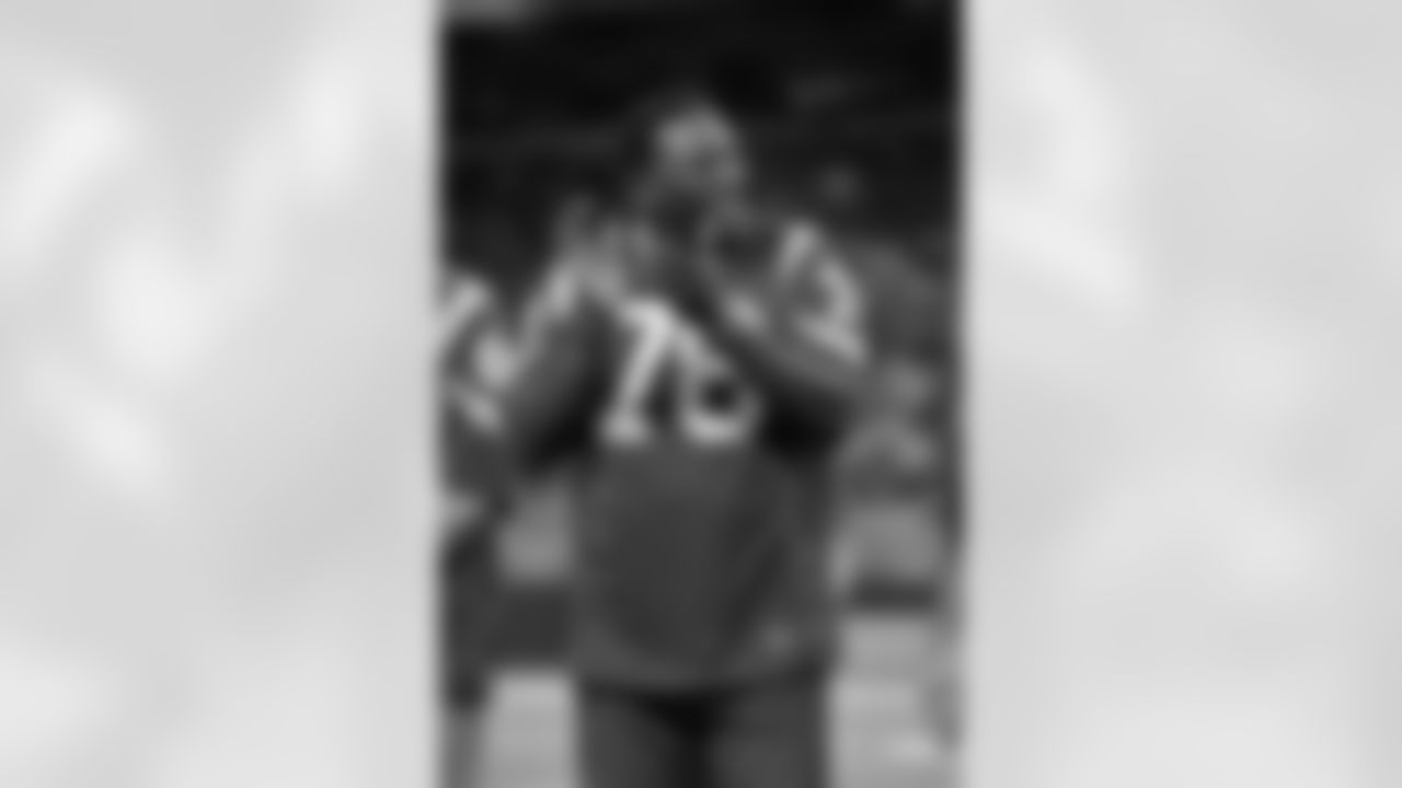 Former player and member of the Rams franchise 75th Anniversary team Jackie Slater acknowledges the crown during a halftime ceremony during an NFL football game against the San Francisco 49ers on December 2, 2012 in St. Louis. The Rams won in overtime, 16-13 (AP Photo/G. Newman Lowrance)