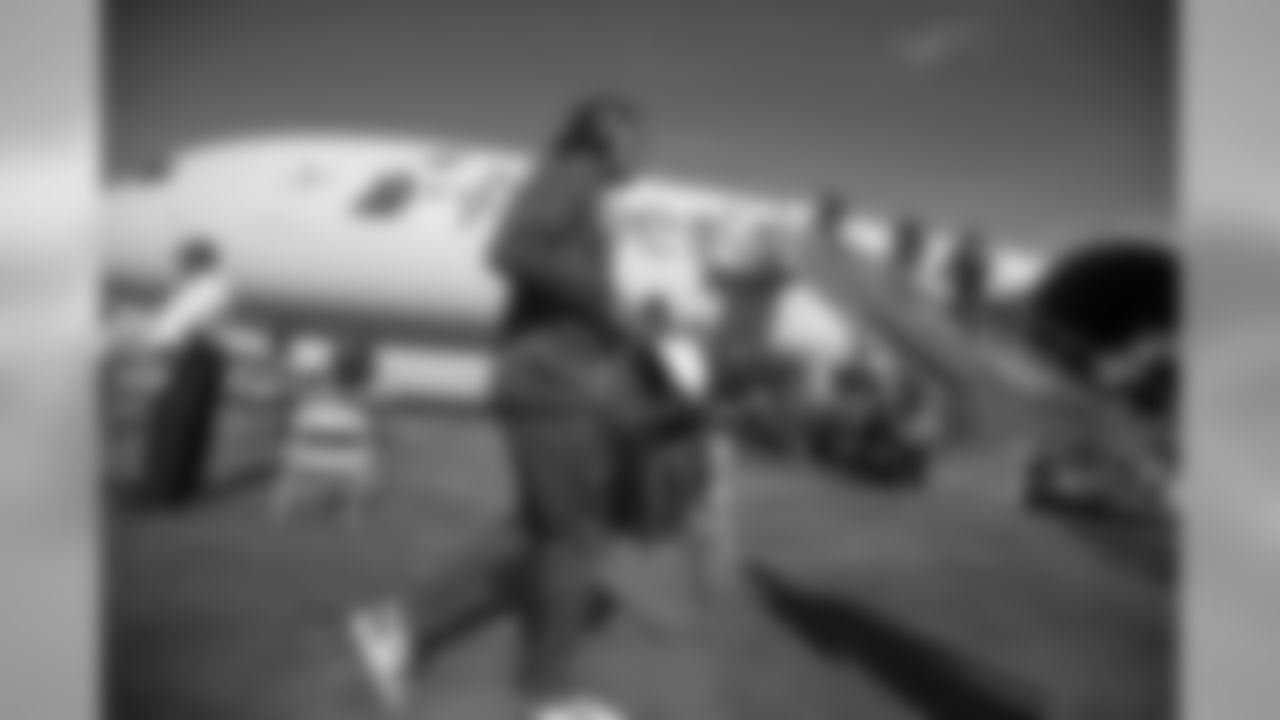 Cornerback (37) Sam Shields of the Los Angeles Rams gets on the plane at LAX to fly to Atlanta for Super Bowl LIII, Sunday, January 27, 2019, in Los Angeles, CA. (Jeff Lewis/Rams)