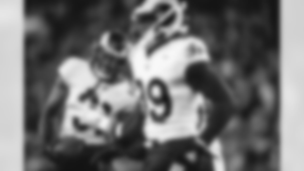 The Los Angeles Rams take on the Green Bay Packers during Week 12 of the 2021 regular season.