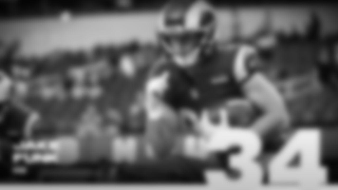 roster gallery 16x9-25