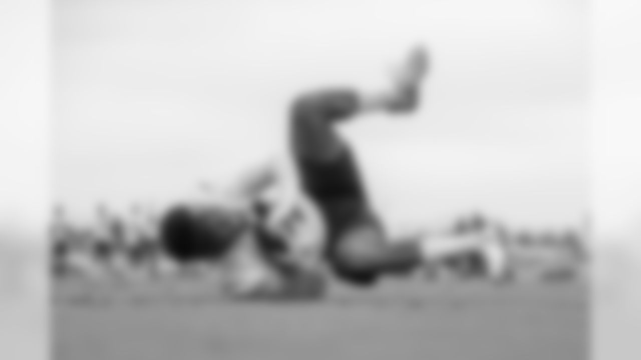 Cornerback (27) Dont'e Deayon of the Los Angeles Rams works out on the field during Phase II of the offseason program, Wednesday, May 15, 2019, in Thousand Oaks, CA. (Jeff Lewis/Rams)