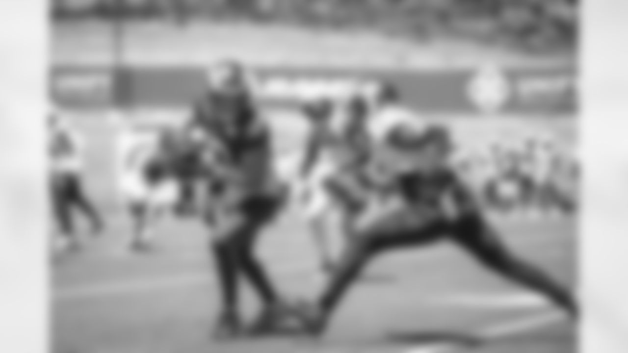 E_TOW17057