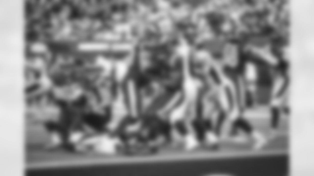 The Los Angeles Rams take on the Denver Broncos during Week 16 of the 2022 NFL regular season.