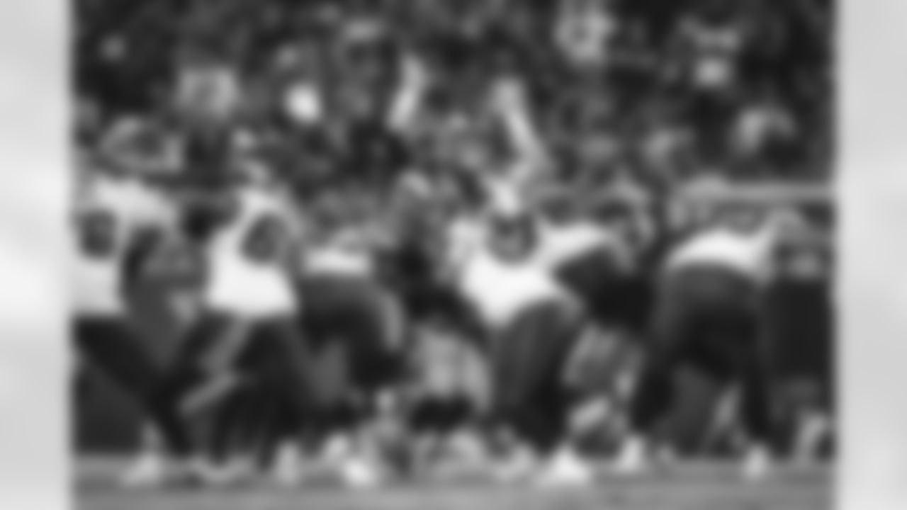 The Los Angeles Rams take on the Tampa Bay Buccaneers during Week 9 of the 2022 NFL regular season.