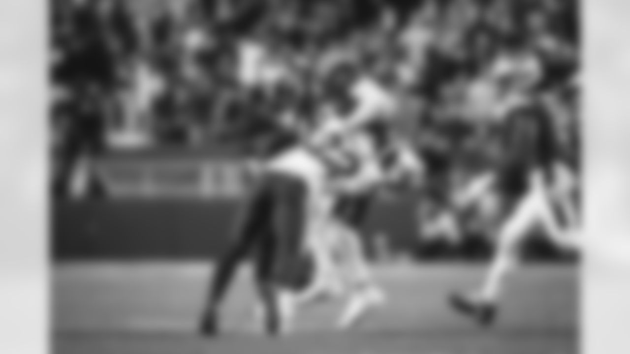 2023 Season Schedule: Week 18: Los Angeles Rams at San Francisco 49ers | Jan 6/7, Time TBD at Levi's Stadium
Throwback: Los Angeles Rams defensive back David Long Jr. tackles San Francisco 49ers wide receiver Deebo Samuel in Week 10 of the 2021 regular season.