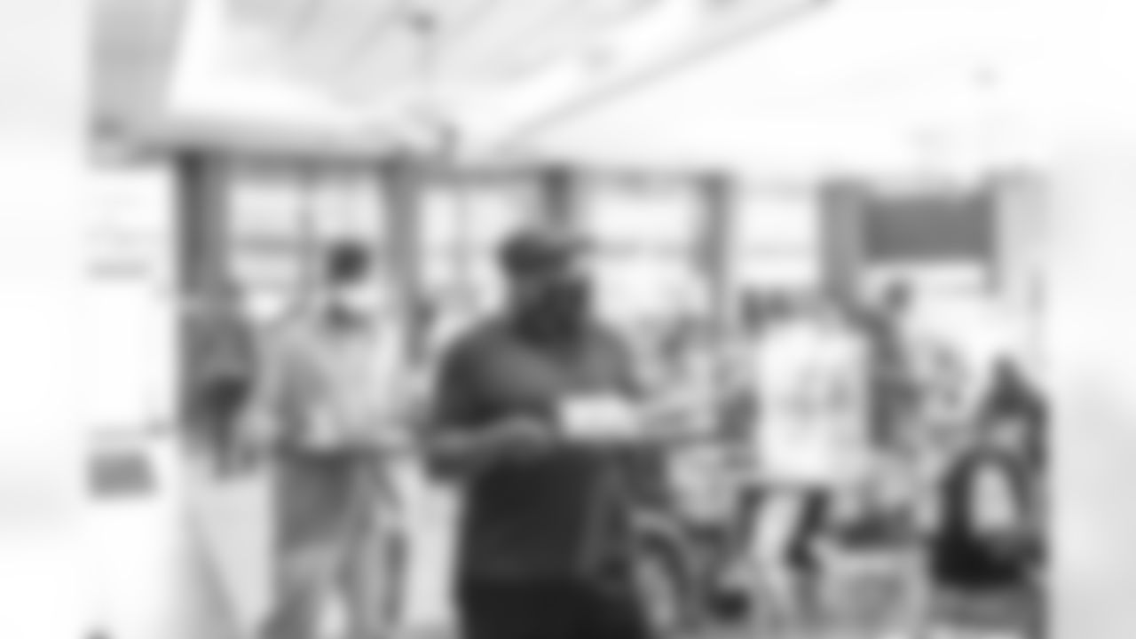 E_211105_RocketMortgageSaluteToService_7037