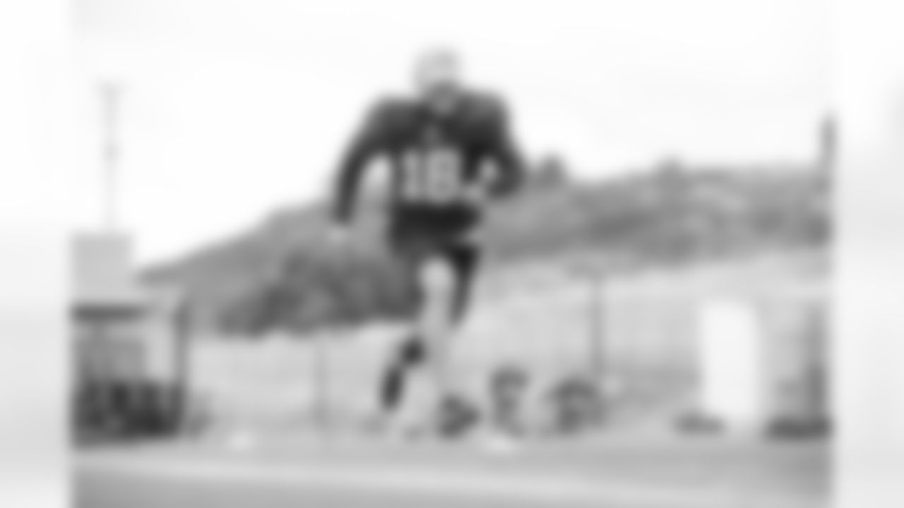 Wide receiver (18) Cooper Kupp of the Los Angeles Rams practices on day 5 of Phase II of the offseason program workouts, Monday, May 6, 2019, in Thousand Oaks, CA. (Jeff Lewis/Rams)
