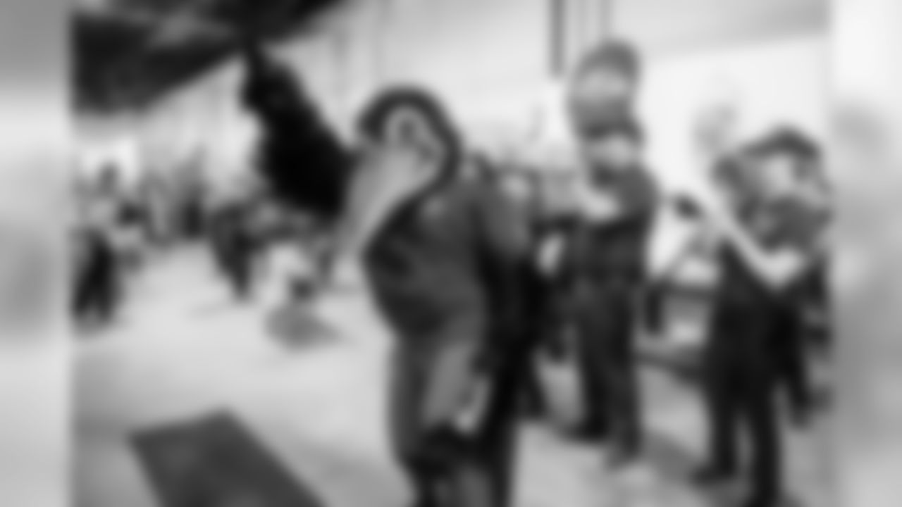 092319HuddleFor100WarehousePreview_0019