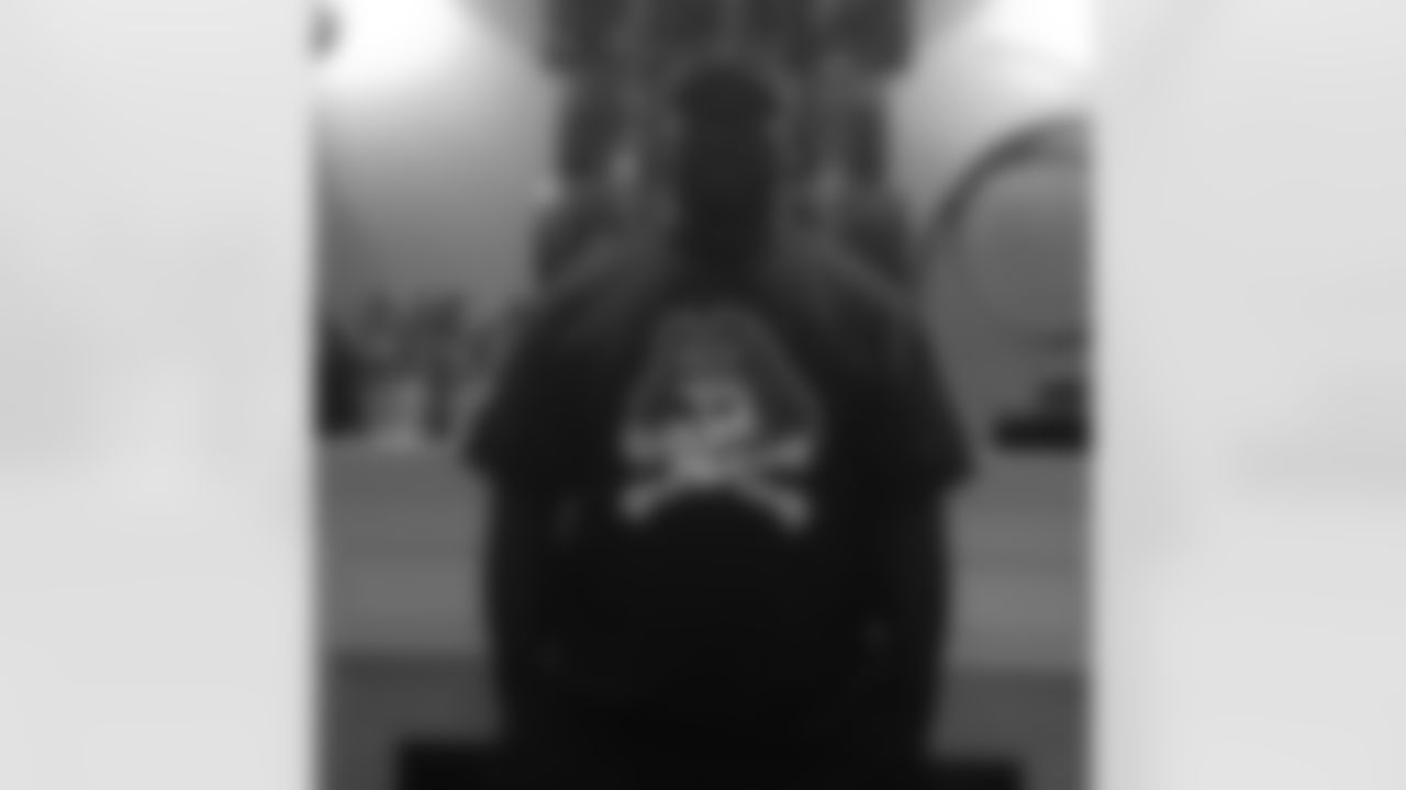 vlhammer [Vonta Leach]: #ECU #Pirates We are UNDAUNTED! Love my new gear!!!