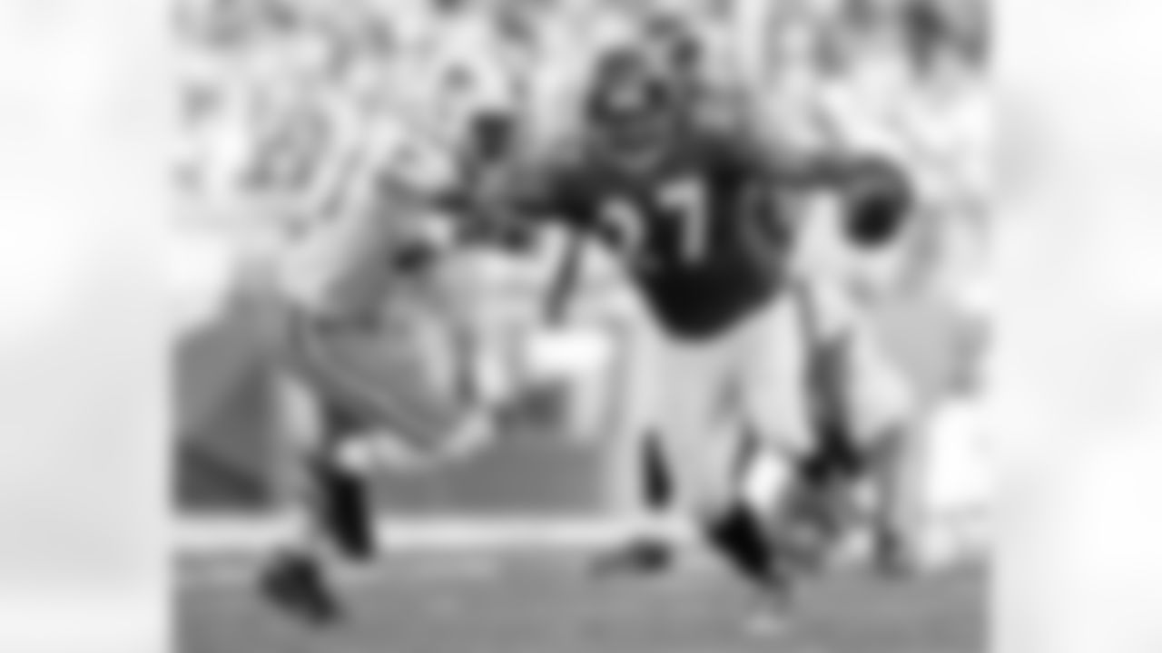 Images from the Ravens' 26-10 win over the visiting Miami Dolphins on Sunday, Nov. 7, 2010. The Ravens (6-2) pulled away in the second half on a big day from Joe Flacco and Ray Rice and three interceptions by the defense. Miami (4-4) entered with a perfec