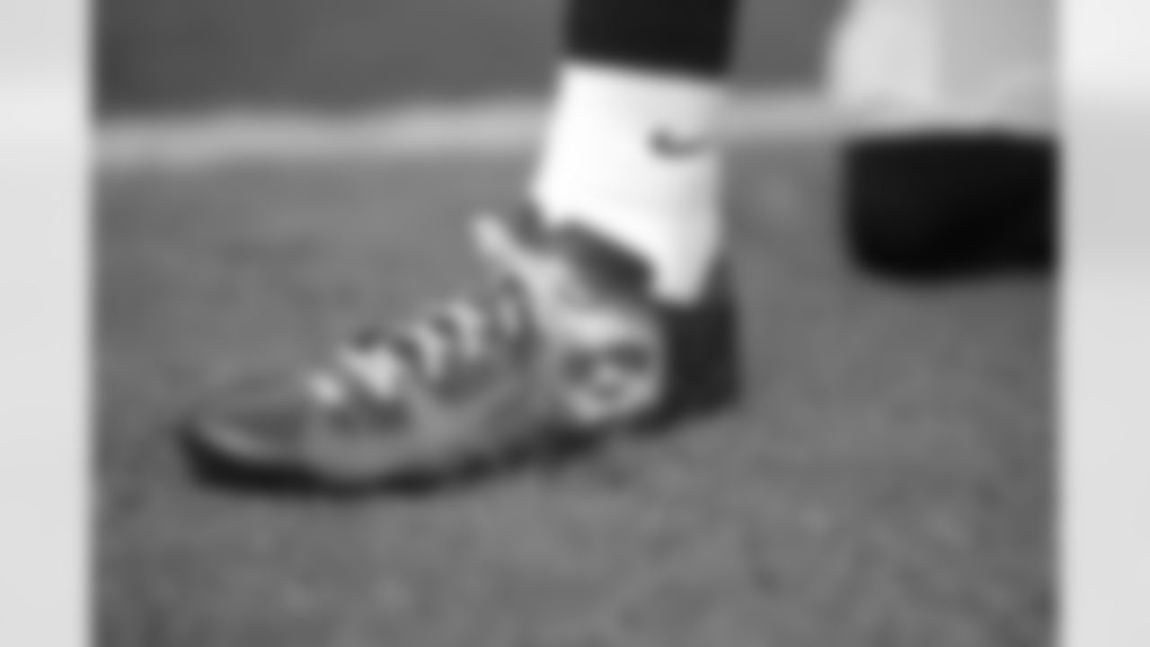 DeShon Elliott's cleats.