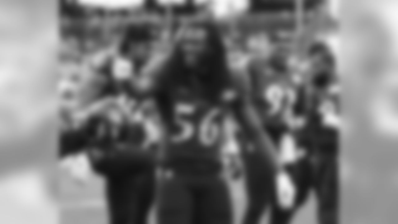 OLB Tim Williams