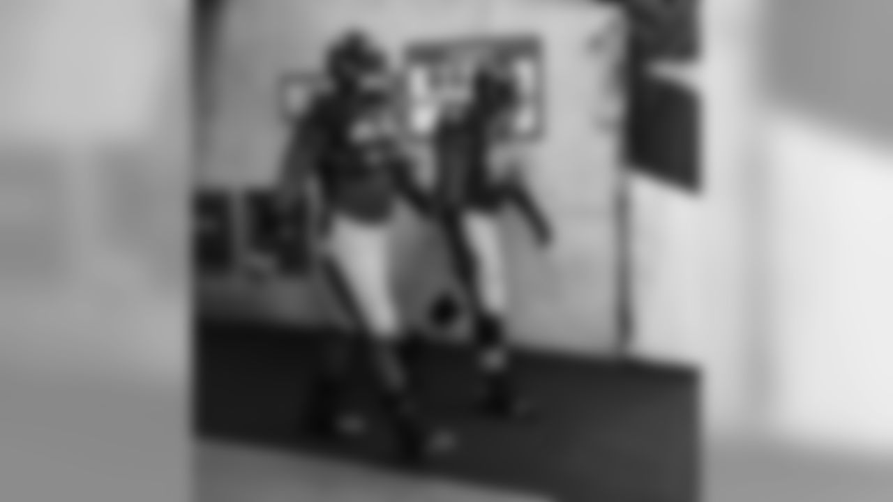 ravens[Baltimore Ravens]: Who wore it better? #PlayLikeARaven #RavensNation #BALvsPHI