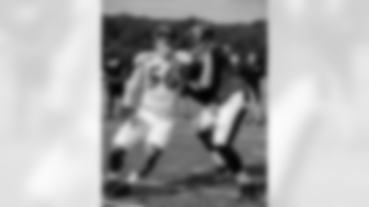 OLB Tim Williams