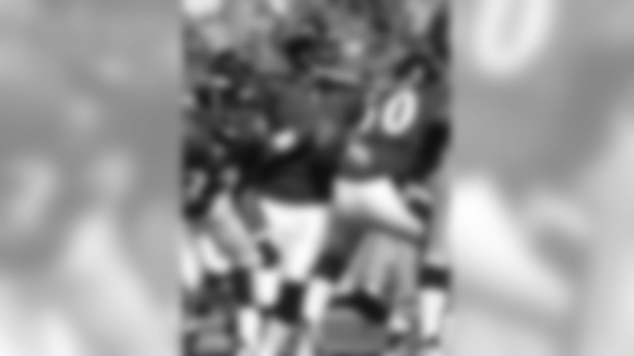 Steve McNair game action from the 2006 season.