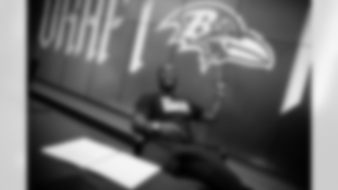 OLB Daelin Hayes