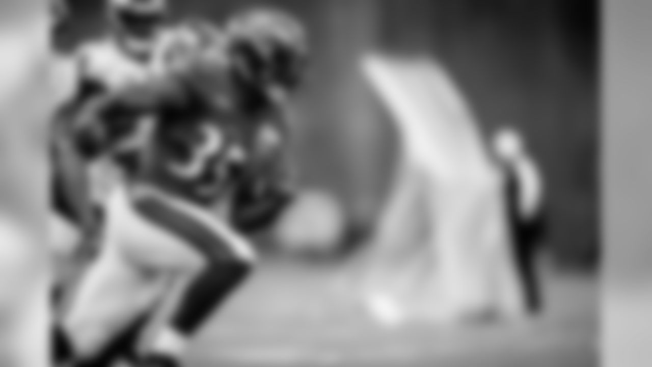 RB Gus Edwards