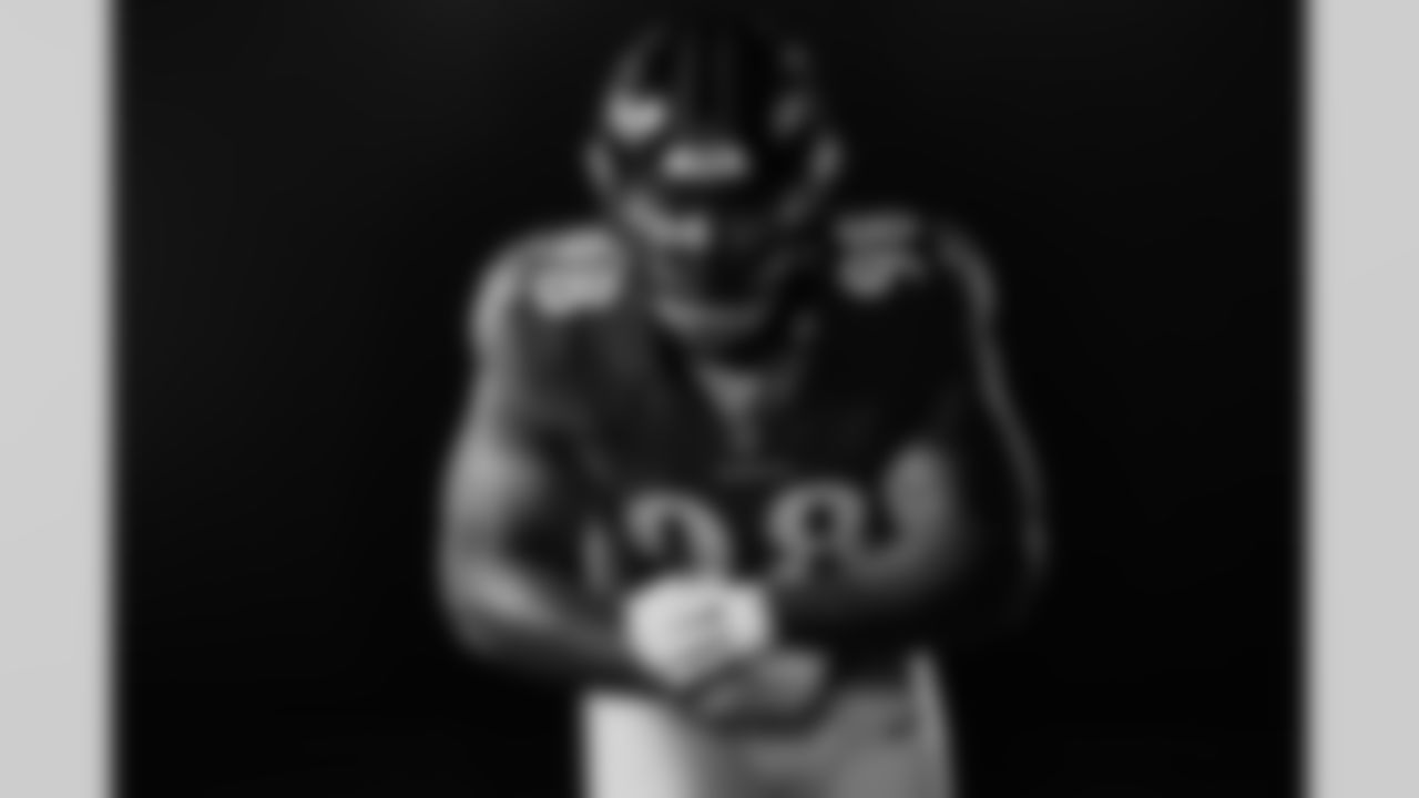DT Travis Jones (98)