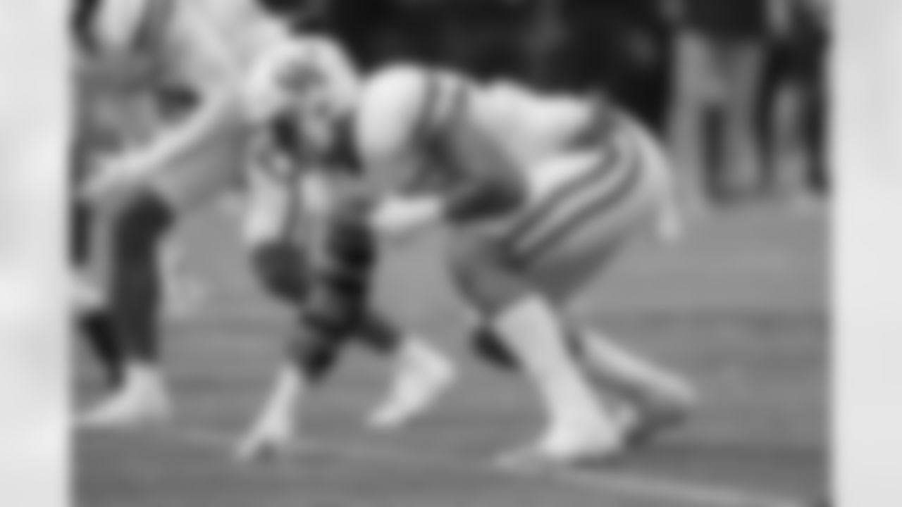 DT Logan Hall, Houston
Logan Hall comes in at 6-foot-6, 283 pounds and has the position flexibility to line up on the edge or on the defensive line. He is a strong interior pass rusher who logged 13 tackles for loss and six sacks in 2021.