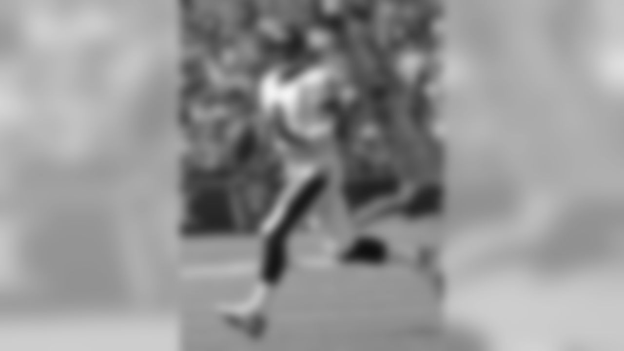 Steve McNair game action from the 2006 season.