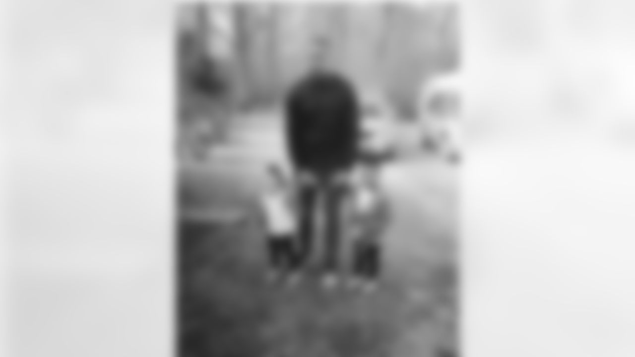 zobot_34 [Lorenzo Taliaferro]: Uncle Zobot keeps his mini Bots fresh. #Niece&Nephew