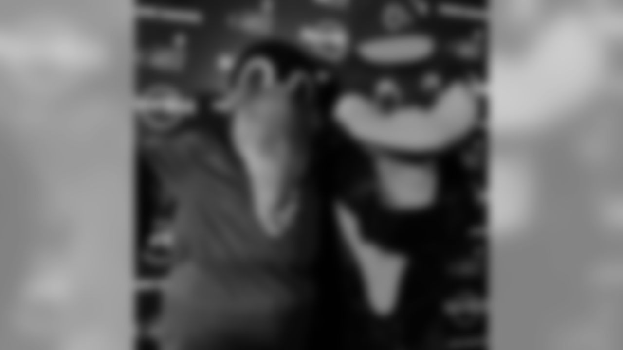 ravens [Baltimore Ravens]: Congrats to the birds across town! Birds of a feather, flock together! #WeWontStop #ALEastChampion #Orioles #Ravens #BirdLand