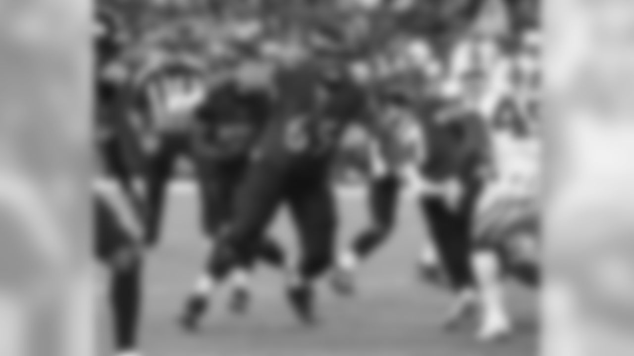 OL Nico Siragusa (Los Angeles Wildcats)
Baltimore drafted Siragusa in the fourth round in 2017, but a major knee injury in the training camp before his rookie season derailed his NFL career. The Packers signed him off Baltimore's practice squad late in the 2018 season before Siragusa ever suited up for Baltimore in a regular-season game. He bounced to the Colts and Buffalo Bills in 2019.