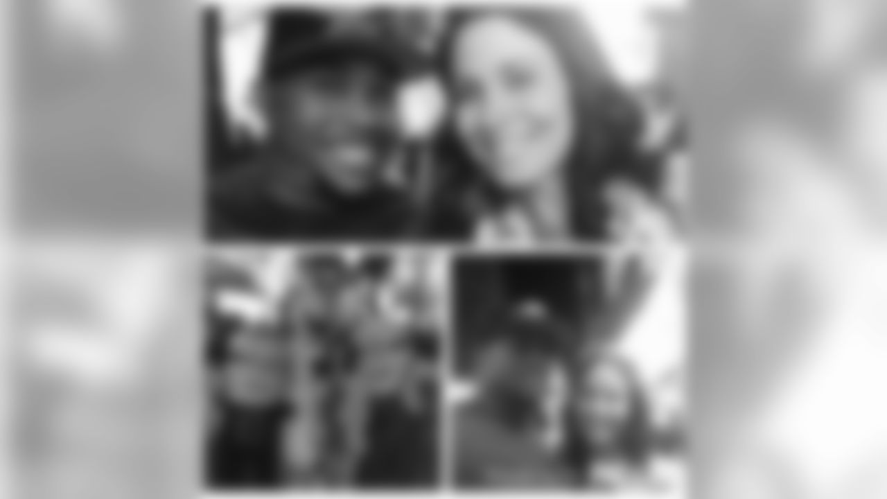 aceandsmitty[Steve Smith]:Daddy and daughter trip... Just chillin in front of the white house b4 6th annual Easter Egg Roll#stevesmith #agent89 #gimmefive