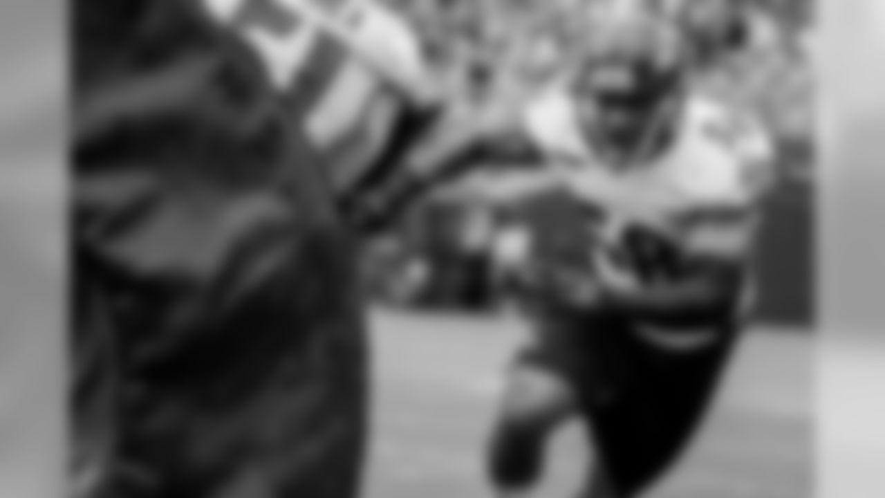 ILB Donald Payne