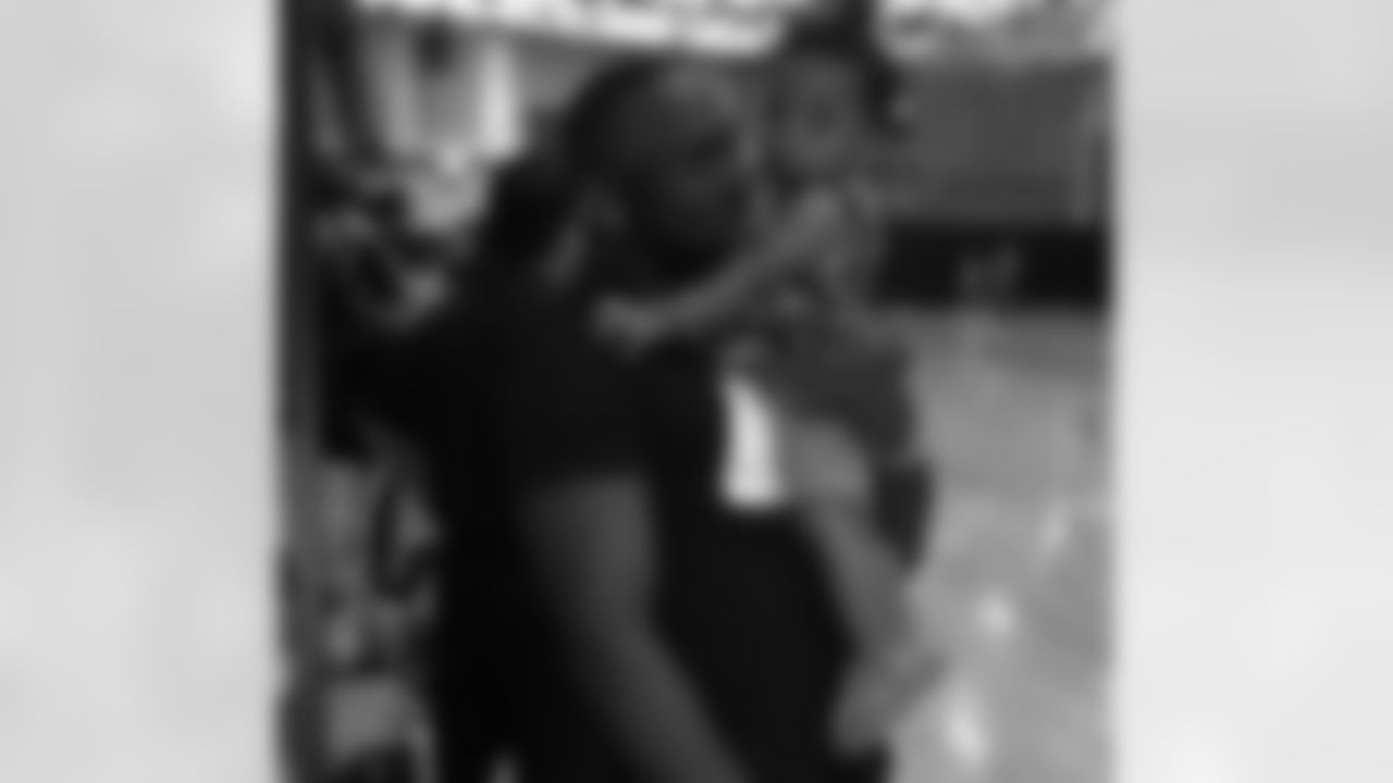 walknhitstick26 [Matt Elam]: Happy Easter from me & my boooooooo