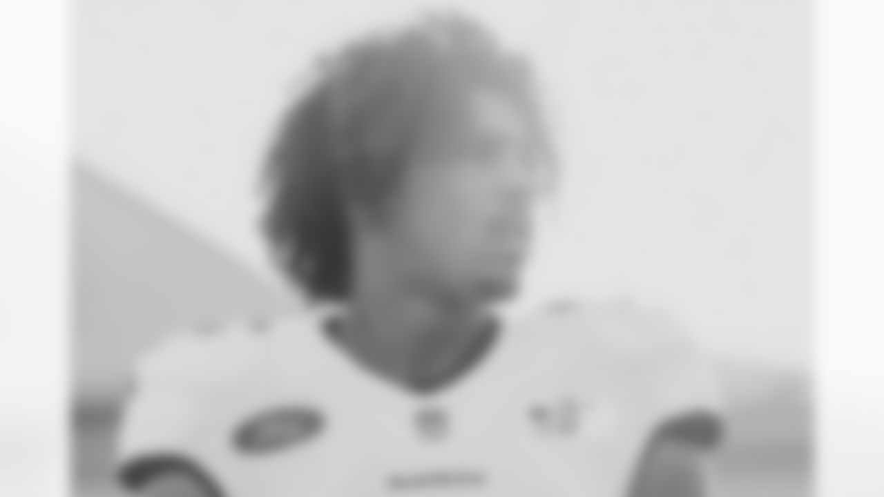 TE Josh Oliver