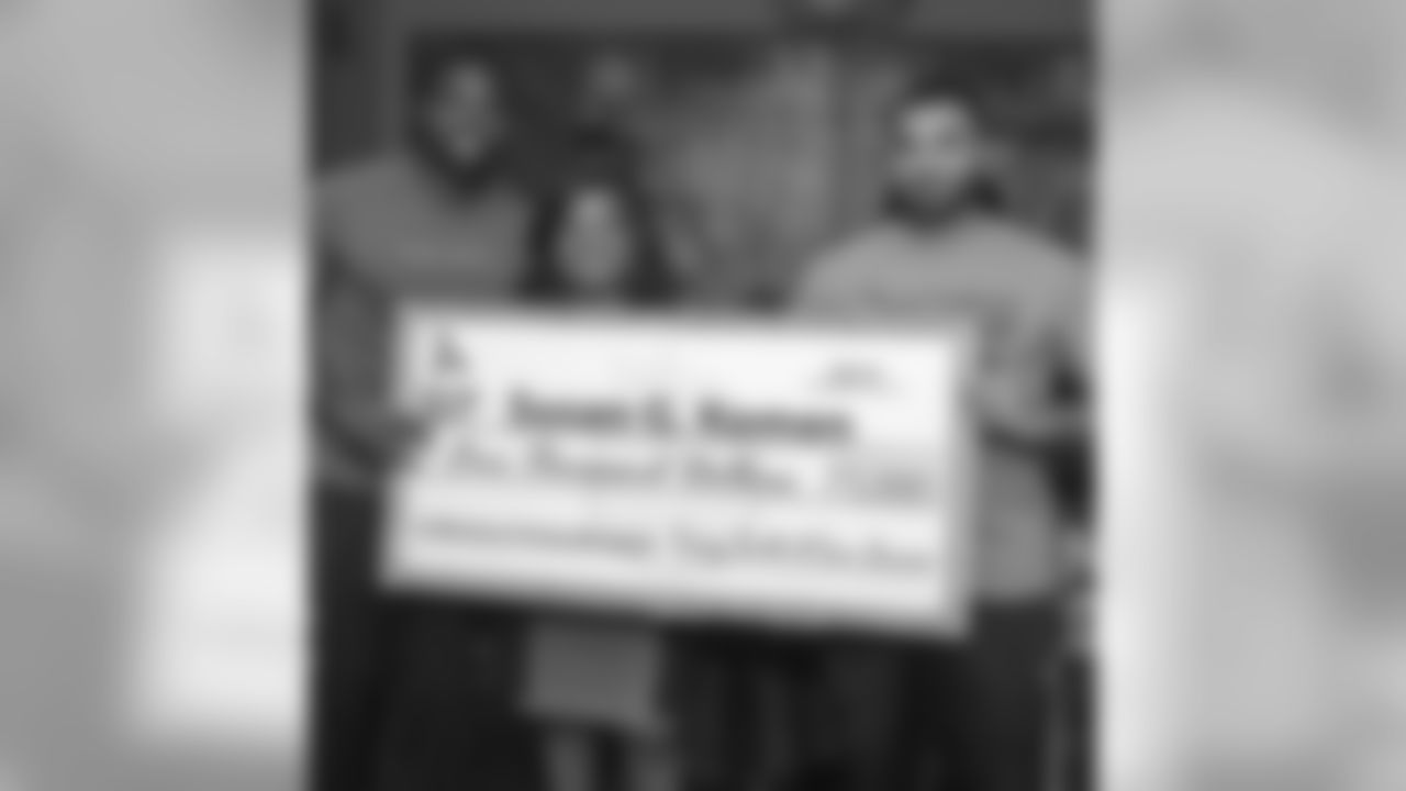 torreysmithwr[Torrey Smith]: Shoutouts to my bro @johnnycrabcakes of @jimmysseafood ....he runs a great restaurant but does greater things for the community....giving him my cleats from the game to auction off for a great cause!