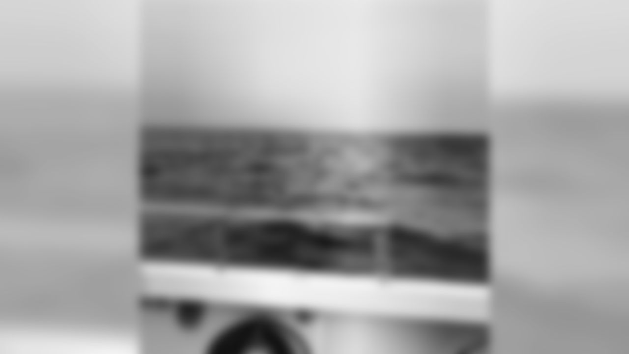 brandonw_66 [Brandon Williams]: No land no where!!!!! #CantDrinkThisMuchWater #CatchEmIfYouCan