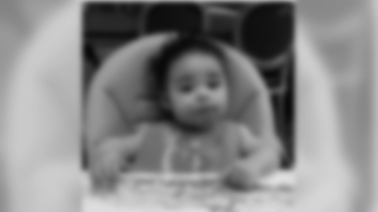 aceandsmitty[Steve Smith Sr.]:Deuce getting after it... Starting to eat real food 1st time, wearing a Lil squash!! #Stevesmithjr