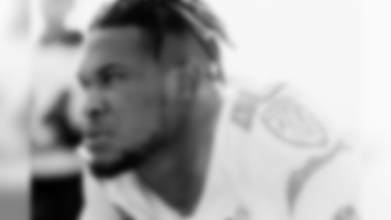 LB Kenny Young