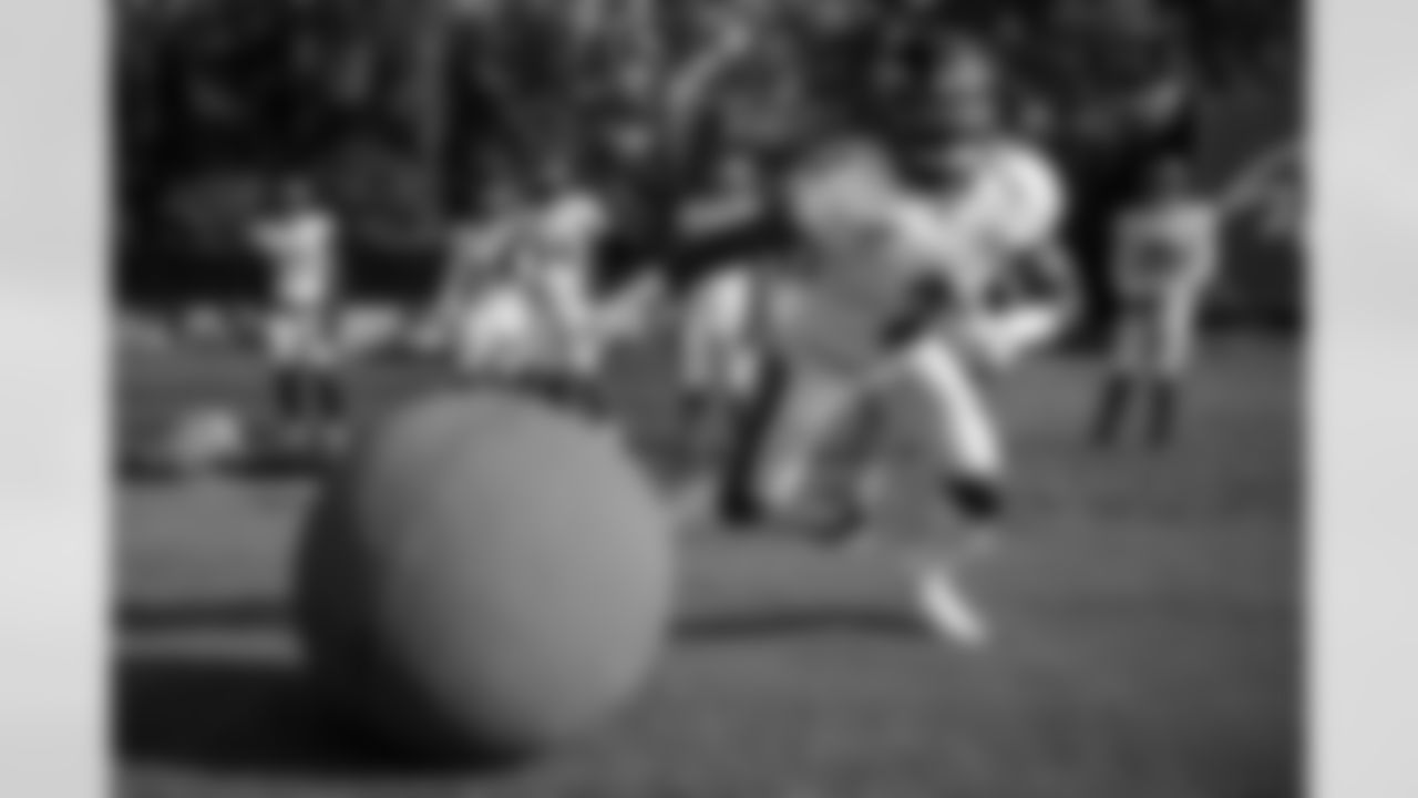 DB/LB Anthony Levine Sr.