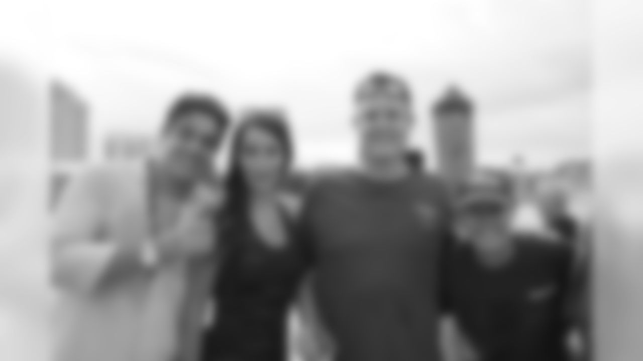 090819HappyHourMiami875