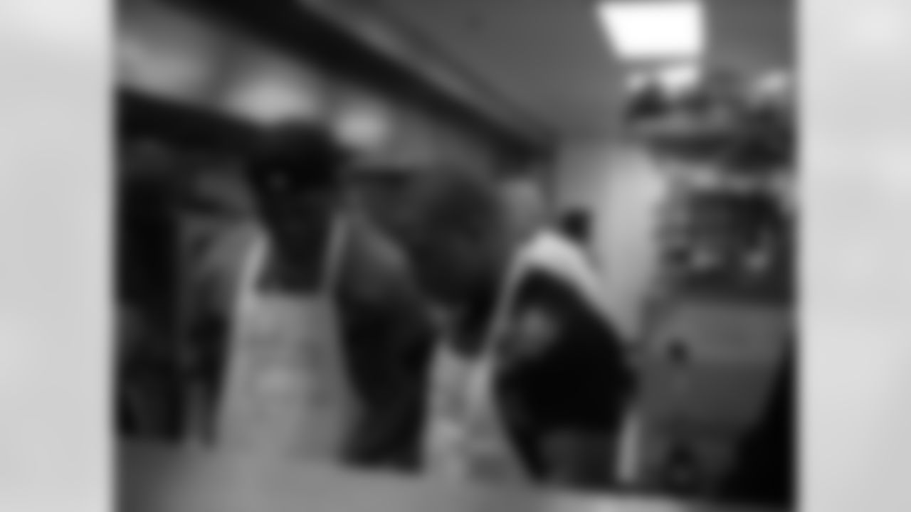 Bart Scott, Ray Rice, Edgar Jones, Derrick Martin and Antwan Barnes volunteer at the Helping Up Mission in downtown Baltimore to provide Thanksgiving meals in November 2008.